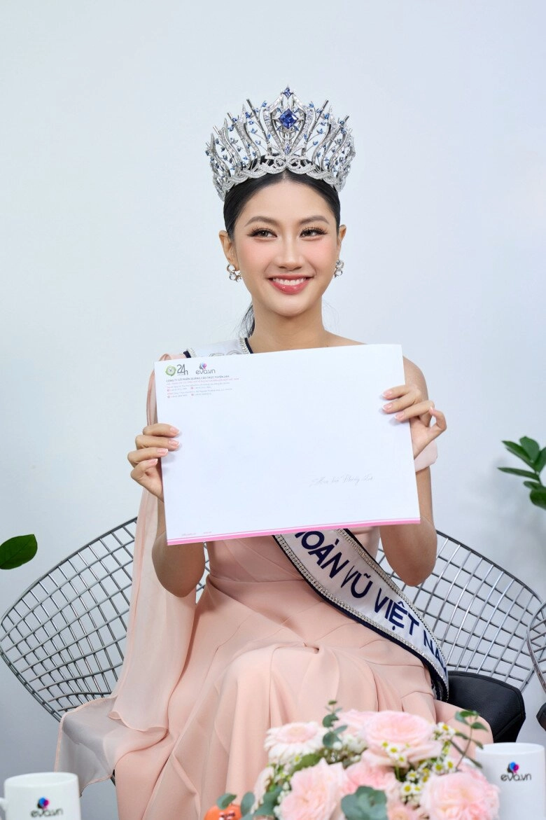 Gặp gỡ tân hoa hậu phương linh và á hậu cẩm ly giải mã tin đồn là con cưng của tổ chức miss cosmo được dọn đường đăng quang