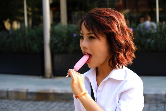 Giờ đây xinh khó tin không ai nhận ra bà mẹ từng bị chê xấu thậm tệ livestream nhát ma
