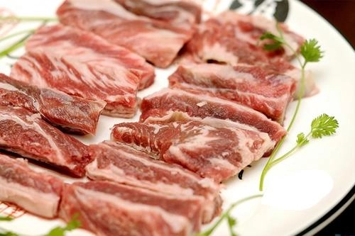 Góc kinh dị sởn gai ốc với phương pháp làm đẹp dị hợm của các nữ hoàng thời xưa