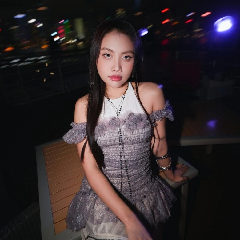 Gu ăn mặc của phương mỹ chi ở tuổi 22 trẻ trung biến hóa đầy bất ngờ với loạt item chỉ vài trăm nghìn đã mua được