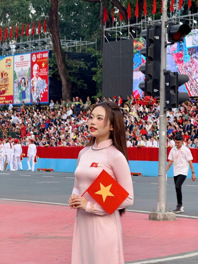 Gu ăn mặc của phương mỹ chi ở tuổi 22 trẻ trung biến hóa đầy bất ngờ với loạt item chỉ vài trăm nghìn đã mua được