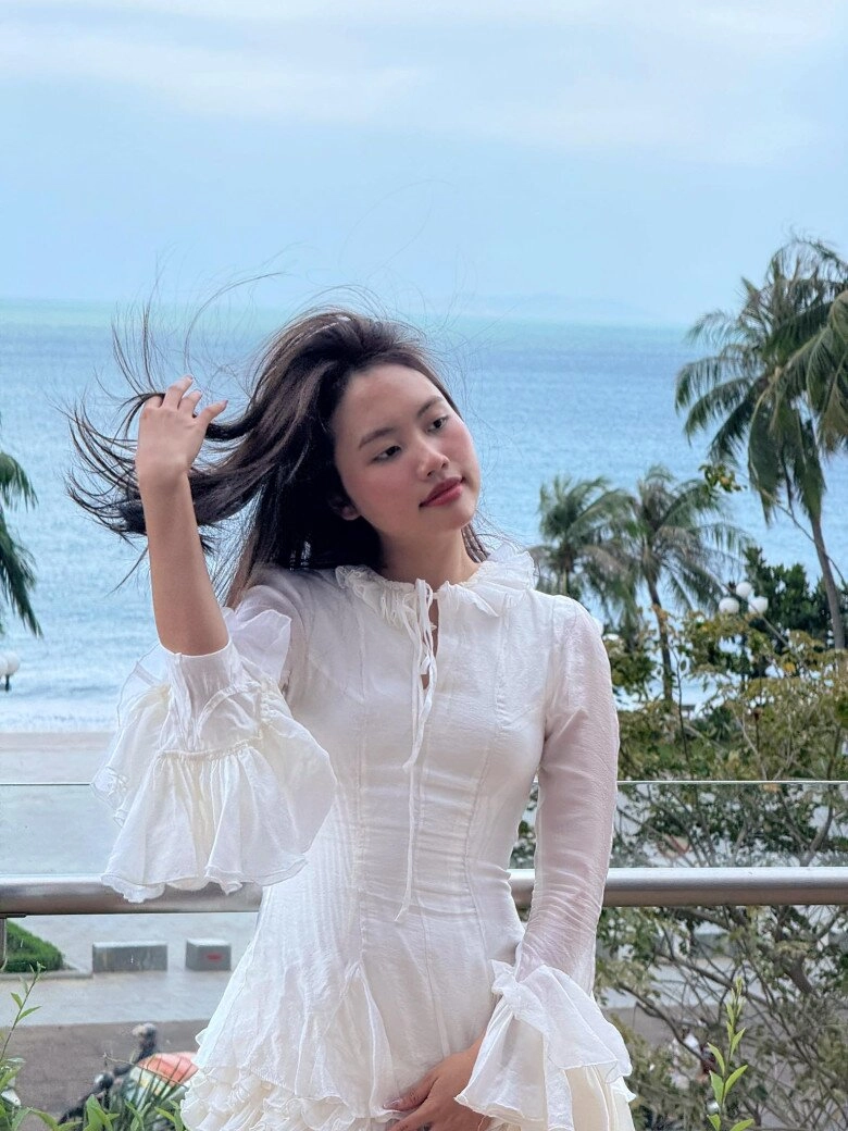 Gu ăn mặc của phương mỹ chi ở tuổi 22 trẻ trung biến hóa đầy bất ngờ với loạt item chỉ vài trăm nghìn đã mua được