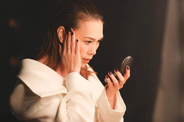 Hai tấm hình chụp cách nhau 6 năm bạn có phân biệt được đâu là mỹ tâm của hiện tại