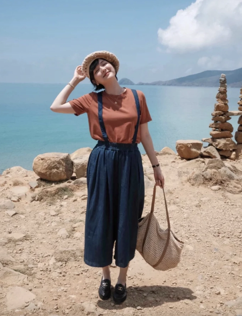 Hải tú đi biển không mặc bikini vẫn gây sốt