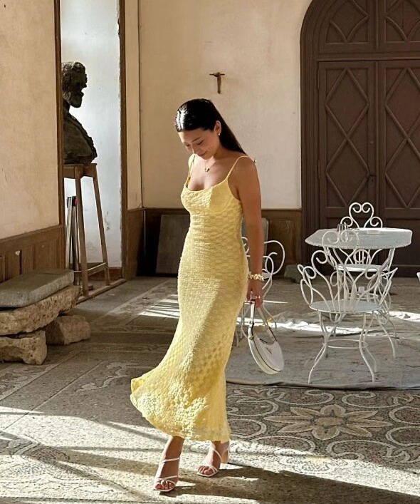 Hè này mặc gì đi làm tham khảo 20 outfit ruột của các blogger thời trang cao dưới 1m60 mà hack dáng như 1m70