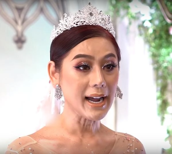 Hết da đen sạm mặt đầy nếp nhăn lâm khánh chi lại gây choáng với vùng cổ chảy xệ
