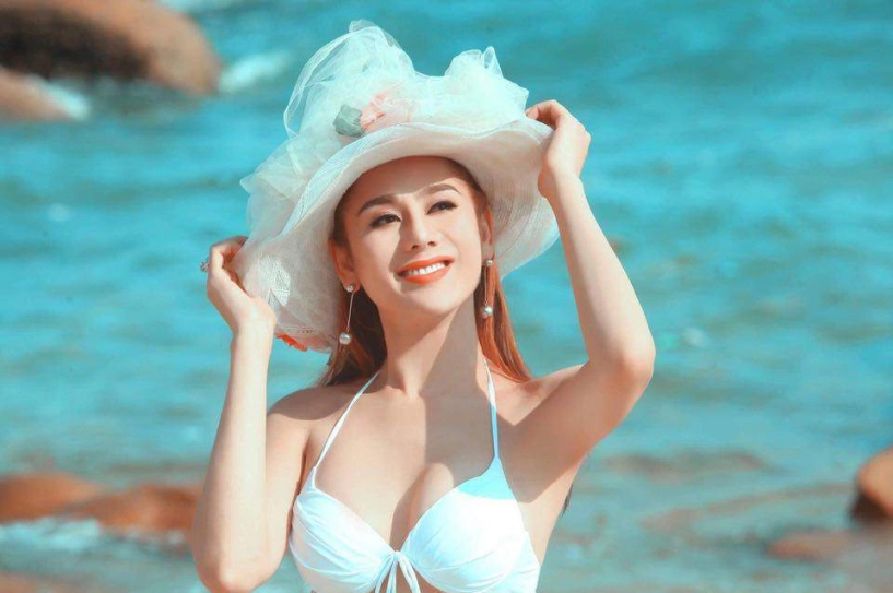 Hết da đen sạm mặt đầy nếp nhăn lâm khánh chi lại gây choáng với vùng cổ chảy xệ