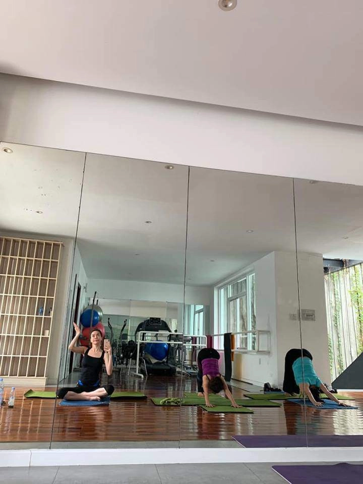 Hồ ngọc hà tập yoga tiết lộ bí quyết làm đẹp trong ngày cường đô la đi lấy vợ mới