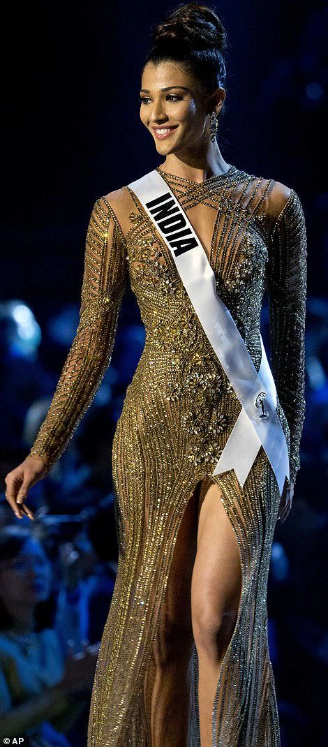 Hoa hậu ấn độ bị tuột vay lộ nhũ hoa ngay trên sân khấu miss universe 2018