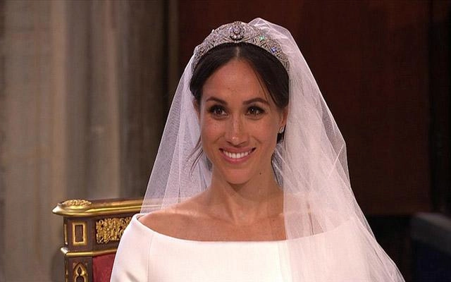 Hoá ra đây là lí do khiến công nương meghan mãi trung thành với tóc búi thấp