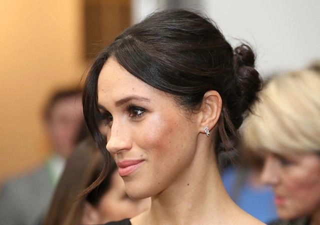 Hoá ra đây là lí do khiến công nương meghan mãi trung thành với tóc búi thấp