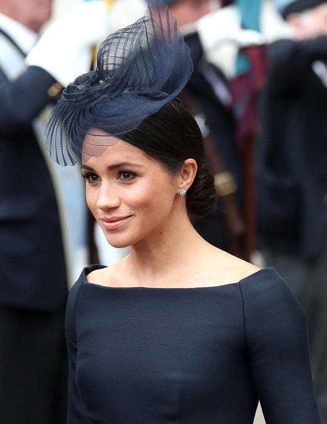 Hoá ra đây là lí do khiến công nương meghan mãi trung thành với tóc búi thấp
