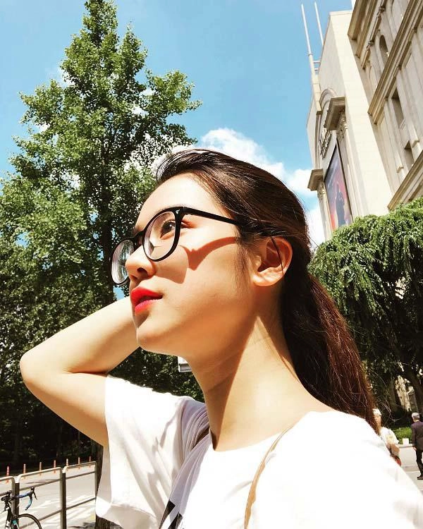 Hoàng yến chibi ngoại trừ da đen còn lại đều ổn và bí quyết để mãi mãi tuổi 20