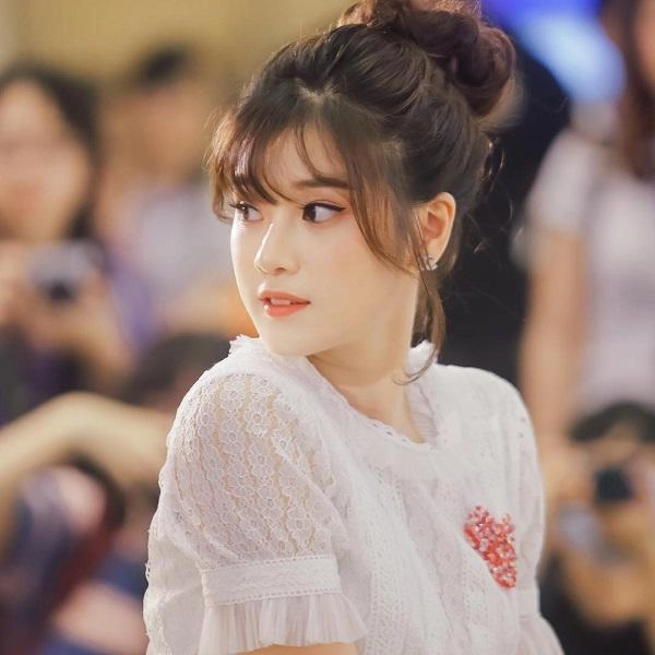 Hoàng yến chibi ngoại trừ da đen còn lại đều ổn và bí quyết để mãi mãi tuổi 20