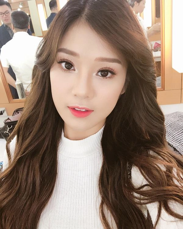 Hoàng yến chibi ngoại trừ da đen còn lại đều ổn và bí quyết để mãi mãi tuổi 20