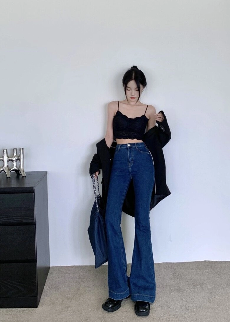 Hội sành mặc đang đua nhau săn lùng quần jeans màu gì mà lên dáng đỉnh mặc đâu nổi đó