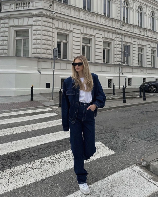 Hội sành mặc đang đua nhau săn lùng quần jeans màu gì mà lên dáng đỉnh mặc đâu nổi đó