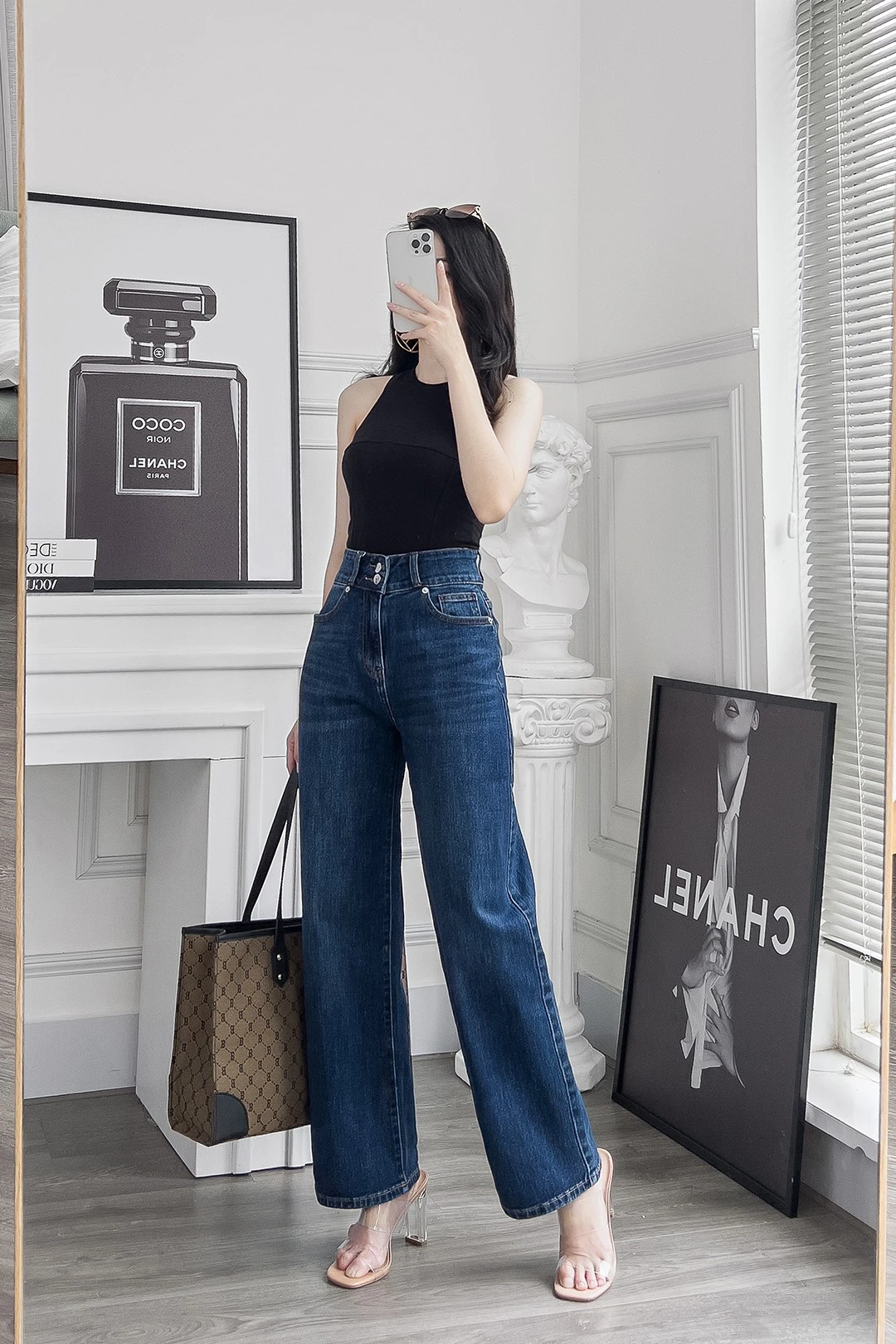 Hội sành mặc đang đua nhau săn lùng quần jeans màu gì mà lên dáng đỉnh mặc đâu nổi đó