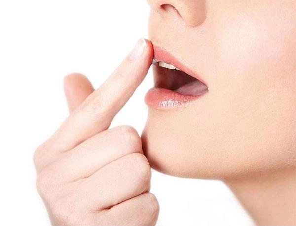 Hôm nay ngụy anh lạc thị phạm cho chị em cách đánh son lòng môi hot nhất hậu cung