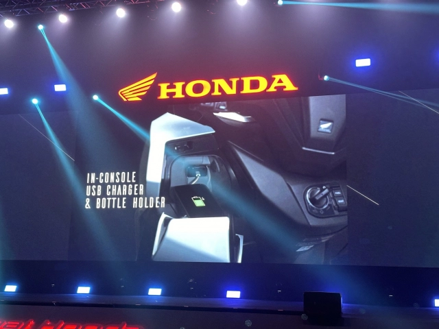 Honda forza 350 2025 đã được cập nhật màn hình tft 5 inch mới