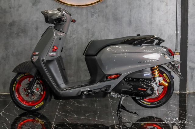 Honda giorno độ lột xác với nhiều trang bị carbon cùng dàn đồ chơi cực cháy