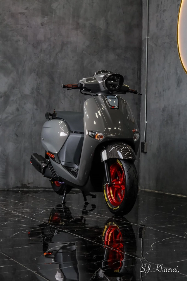 Honda giorno độ lột xác với nhiều trang bị carbon cùng dàn đồ chơi cực cháy