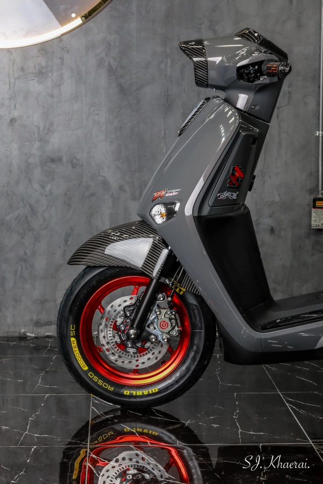 Honda giorno độ lột xác với nhiều trang bị carbon cùng dàn đồ chơi cực cháy