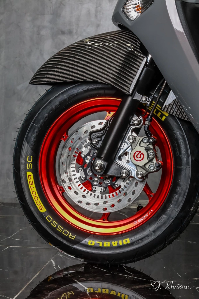 Honda giorno độ lột xác với nhiều trang bị carbon cùng dàn đồ chơi cực cháy