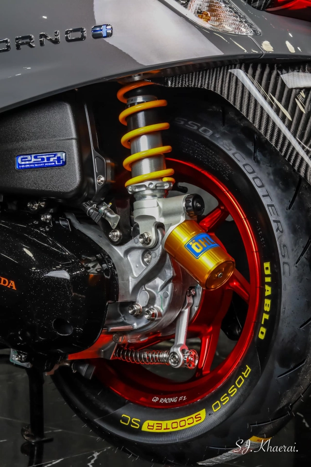 Honda giorno độ lột xác với nhiều trang bị carbon cùng dàn đồ chơi cực cháy