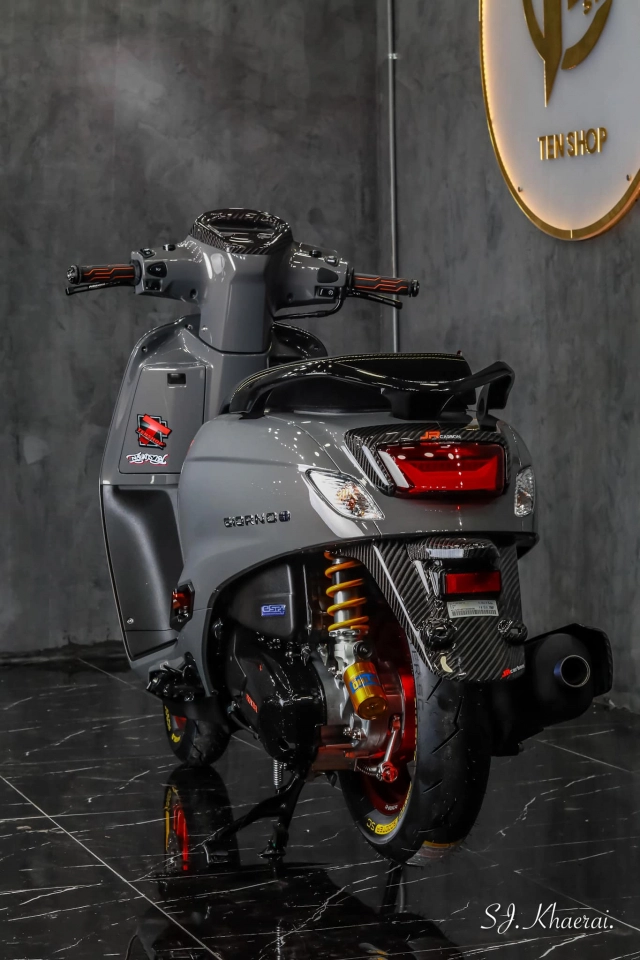 Honda giorno độ lột xác với nhiều trang bị carbon cùng dàn đồ chơi cực cháy