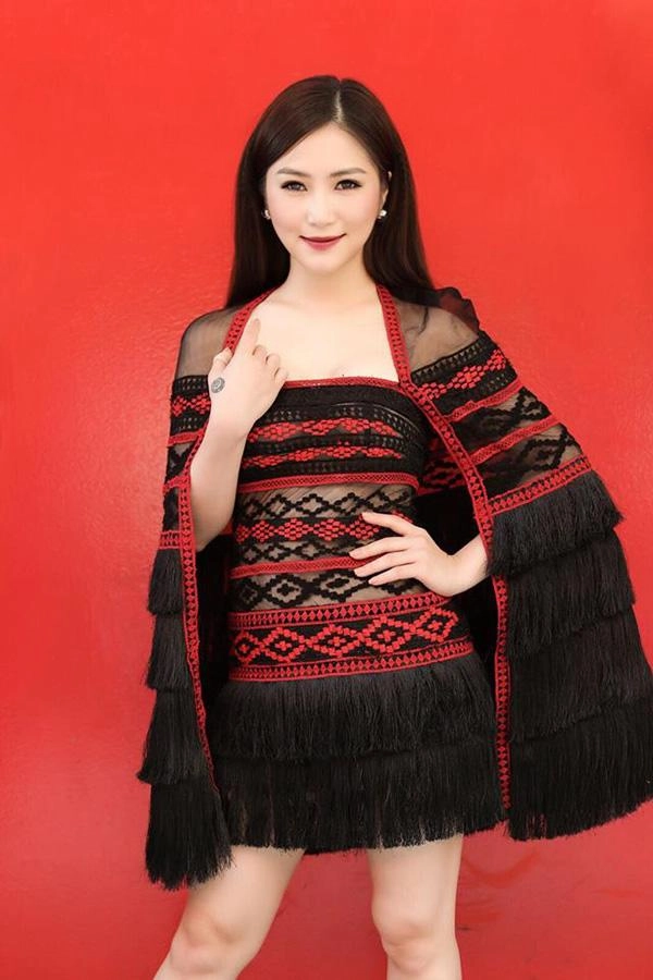Hương tràm bất ngờ khoe mặt mộc xinh chẳng khác gì khi son phấn