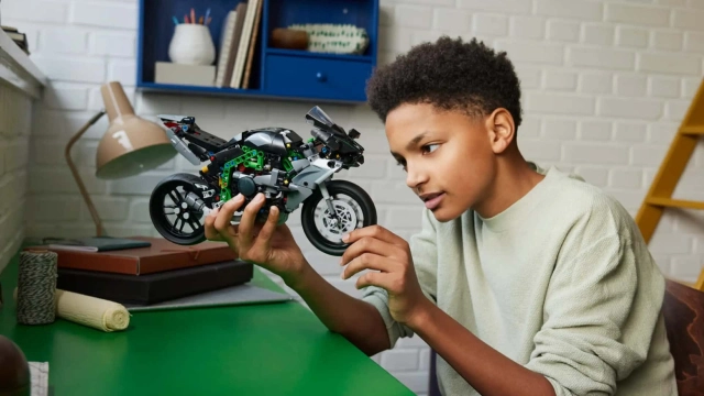 Kawasaki ninja h2r phiên bản lego có giá dưới 100 usd