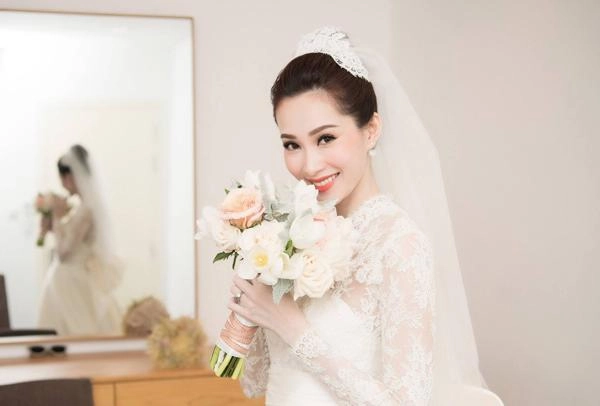 Khác với đặng thu thảo tú anh nhã phương chọn kiểu tóc này trong bộ ảnh cưới