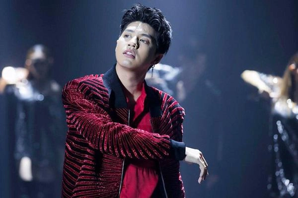 Khi sơn tùng để tóc tổ chim xoăn tít thì noo phước thịnh cắt đầu đinh cực nam tính