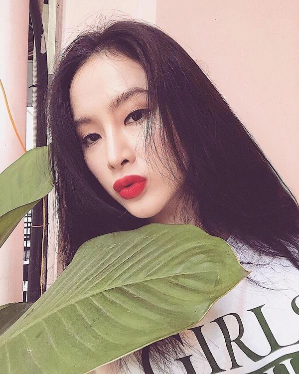 Khoe mặt-mộc-đầy-phấn angela phương trinh tạo ra định nghĩa mới về không trang điểm