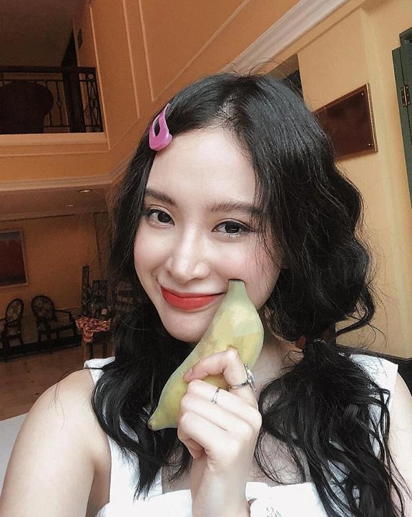 Khoe mặt-mộc-đầy-phấn angela phương trinh tạo ra định nghĩa mới về không trang điểm