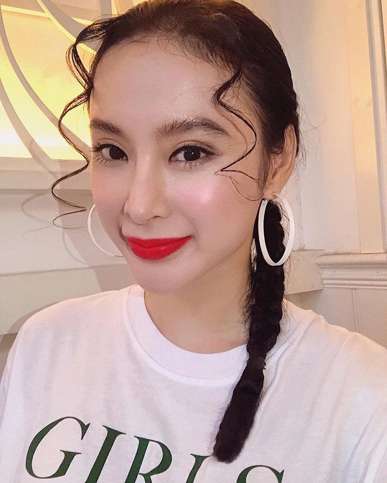 Khoe mặt-mộc-đầy-phấn angela phương trinh tạo ra định nghĩa mới về không trang điểm