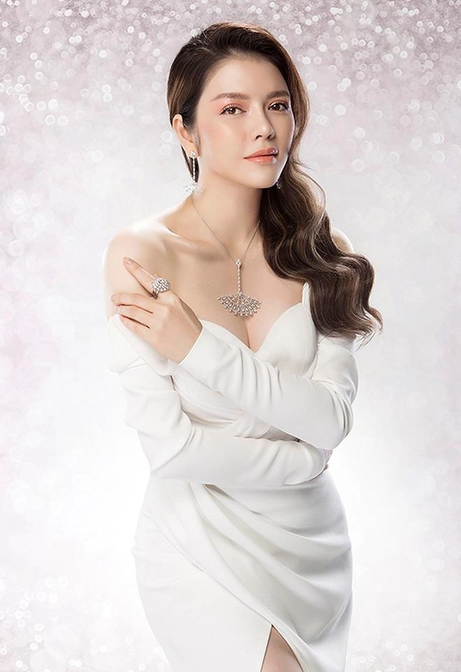 Khoe tóc mới nhưng người hâm mộ không thể nhận ra lý nhã kỳ vì gương mặt quá khác lạ