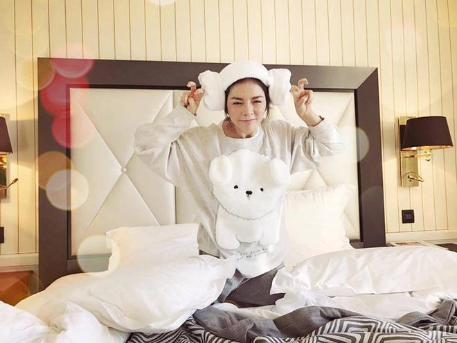 Khoe tóc mới nhưng người hâm mộ không thể nhận ra lý nhã kỳ vì gương mặt quá khác lạ