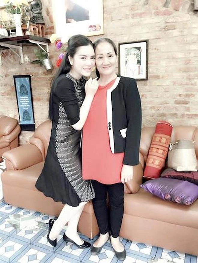 Khoe tóc mới nhưng người hâm mộ không thể nhận ra lý nhã kỳ vì gương mặt quá khác lạ