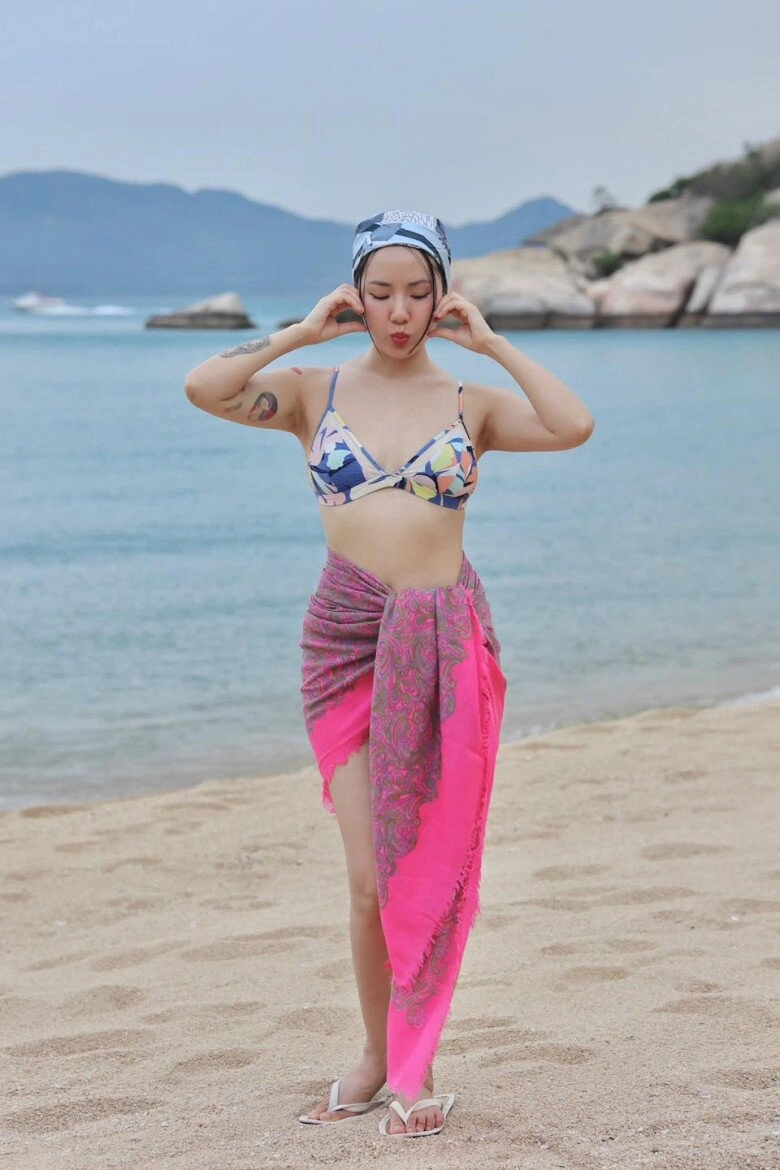 Không cần bikini mỹ nhân việt chơi lớn quấn khăn thành áo phương linh biến hóa 7749 kiểu sexy khó rời mắt
