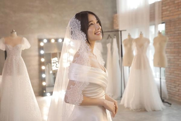 Không son phấn cầu kì nước da sáng mịn đủ khiến cô dâu mới nhã phương đẹp rụng rời