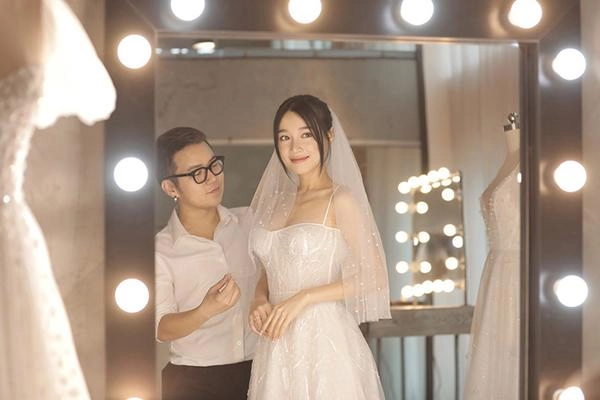 Không son phấn cầu kì nước da sáng mịn đủ khiến cô dâu mới nhã phương đẹp rụng rời