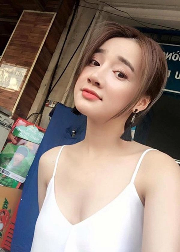 Không son phấn cầu kì nước da sáng mịn đủ khiến cô dâu mới nhã phương đẹp rụng rời