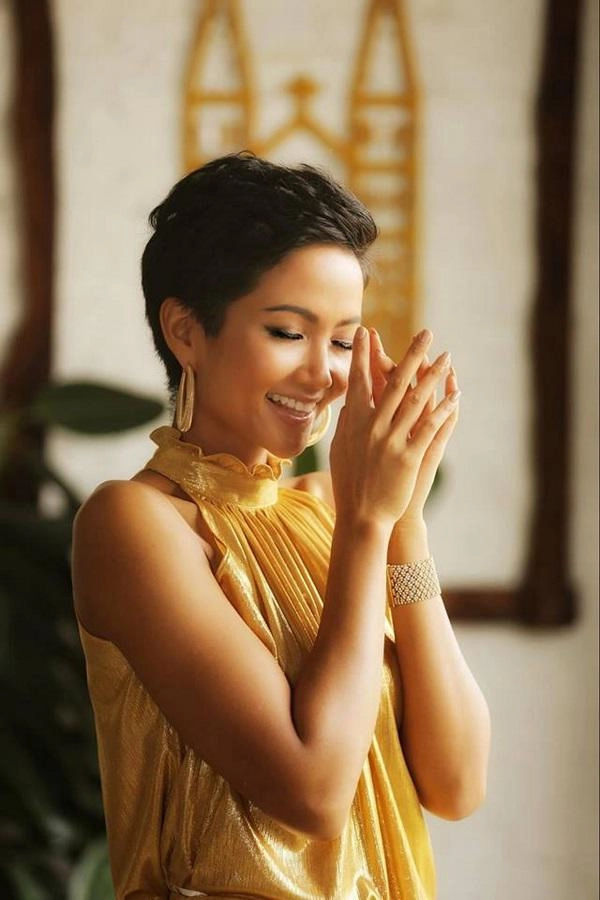 Không tóc ngắn chẳng tóc dài hhen nie khiến fan đứng ngồi không yên với mái tóc mới này
