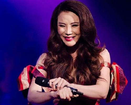 Khuôn mặt cứng đơ năm lần bảy lượt biến dạng khiến mỹ nhân việt vướng nghi vấn pttm