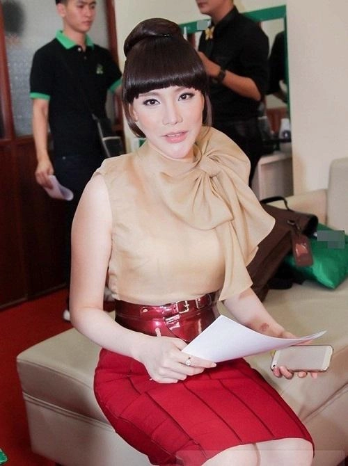 Khuôn mặt cứng đơ năm lần bảy lượt biến dạng khiến mỹ nhân việt vướng nghi vấn pttm