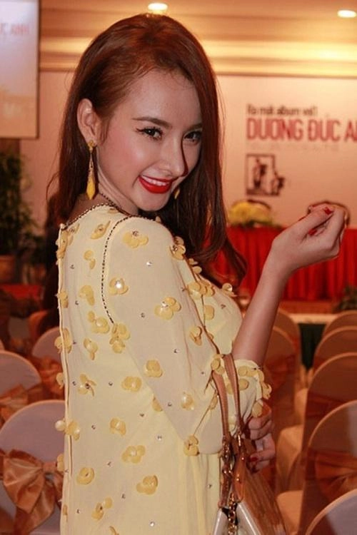 Khuôn mặt cứng đơ năm lần bảy lượt biến dạng khiến mỹ nhân việt vướng nghi vấn pttm