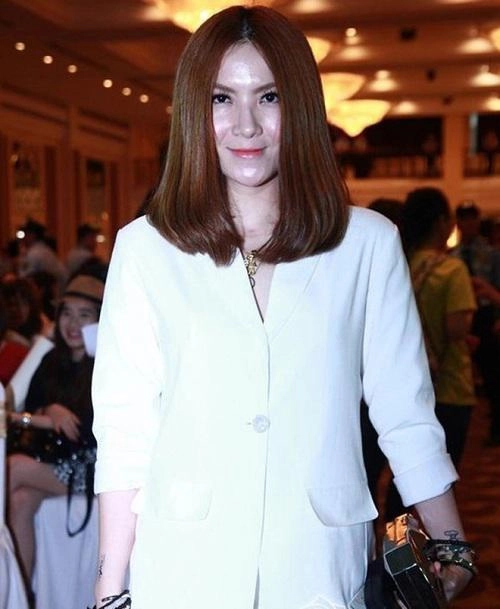 Khuôn mặt cứng đơ năm lần bảy lượt biến dạng khiến mỹ nhân việt vướng nghi vấn pttm