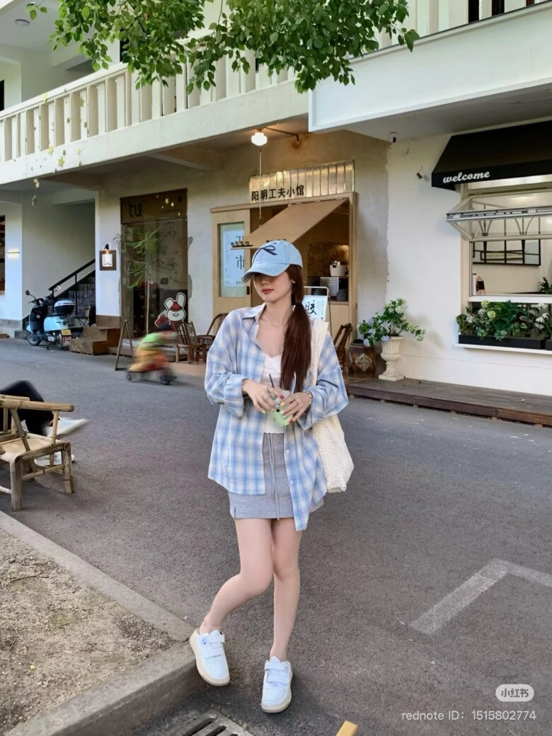 Kiểu áo sơ mi đẹp thay thế áo sơ mi trắng chuẩn xu hướng hè 2025 có 5 cách mặc cân mọi vóc dáng